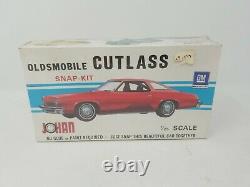 Vintage JOHAN Red Oldsmobile Cutlass SNAP-KIT 1/25 Model Factory Sealed USA MADE